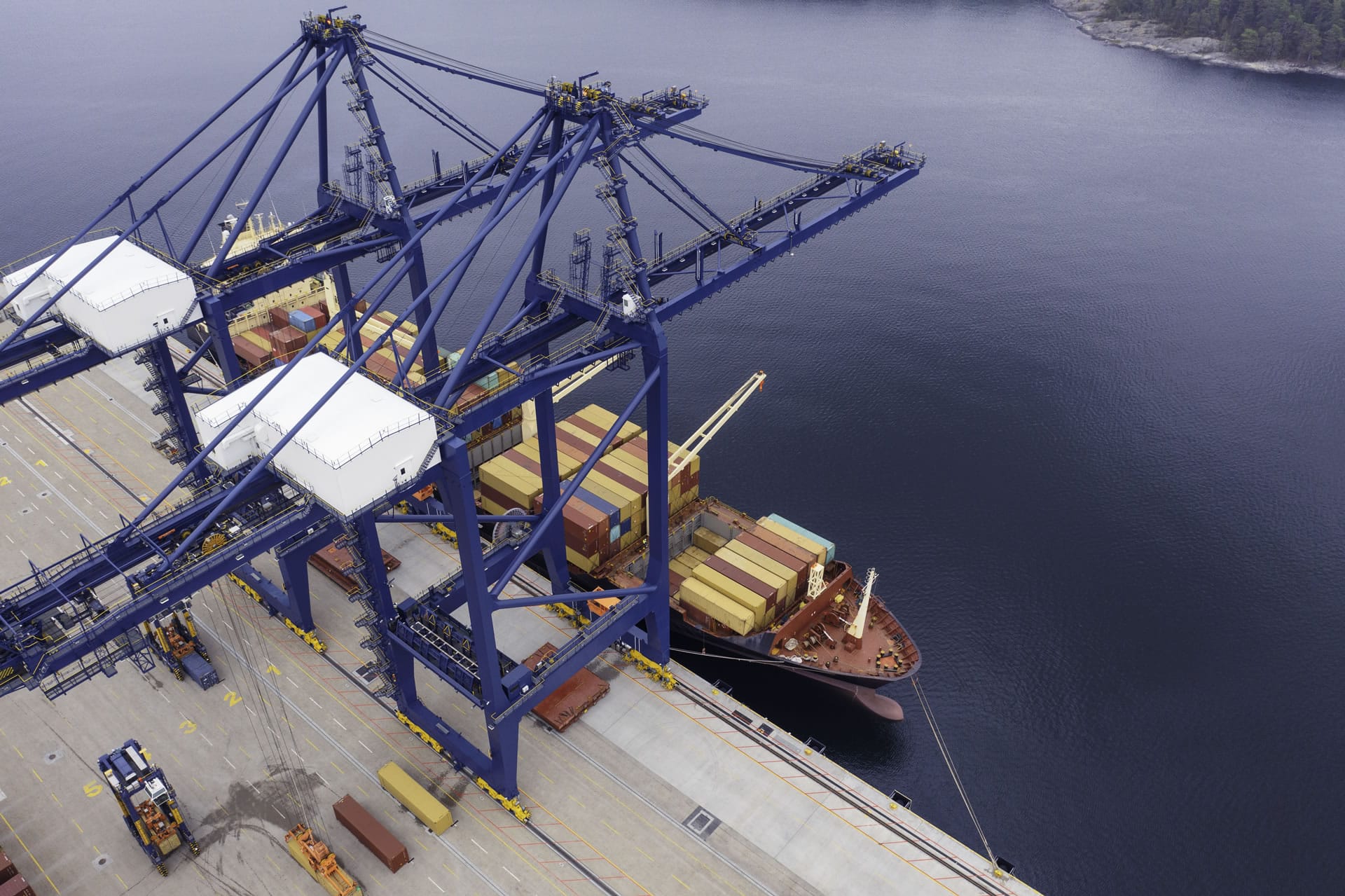 Container cranes and ship from above