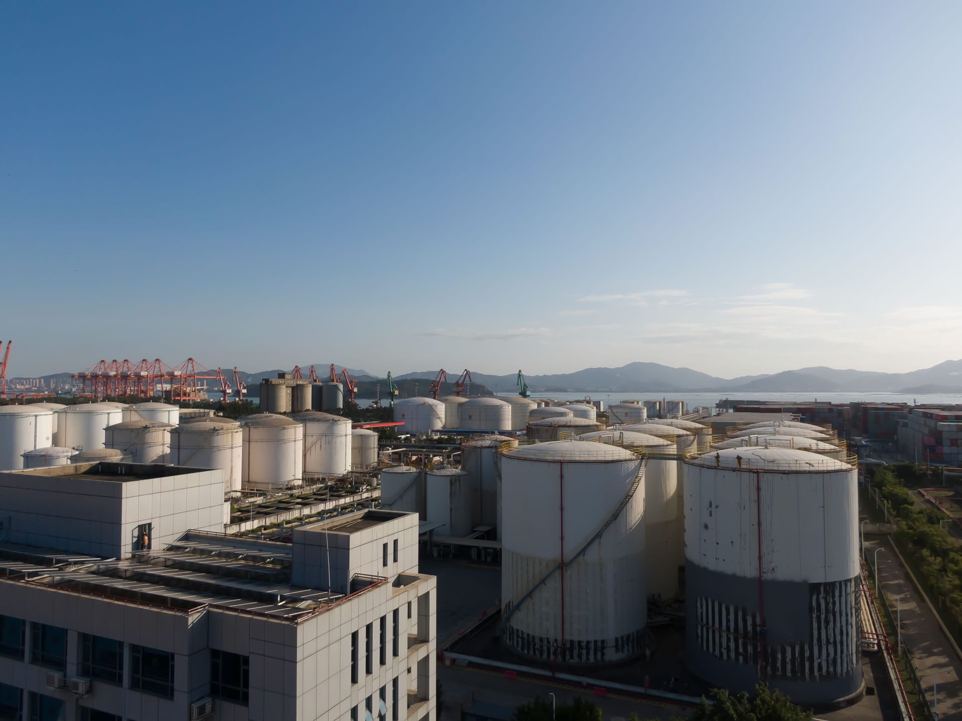Fuel storage tanks by port