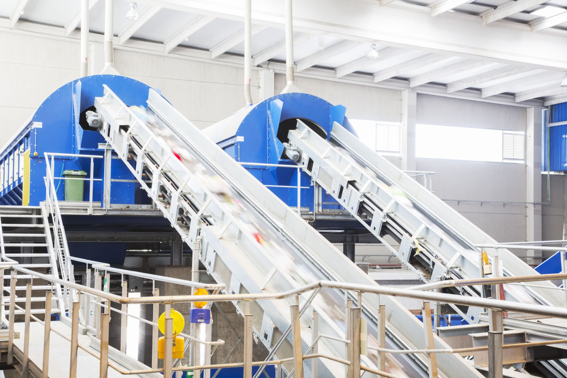 Recycling plant conveyors